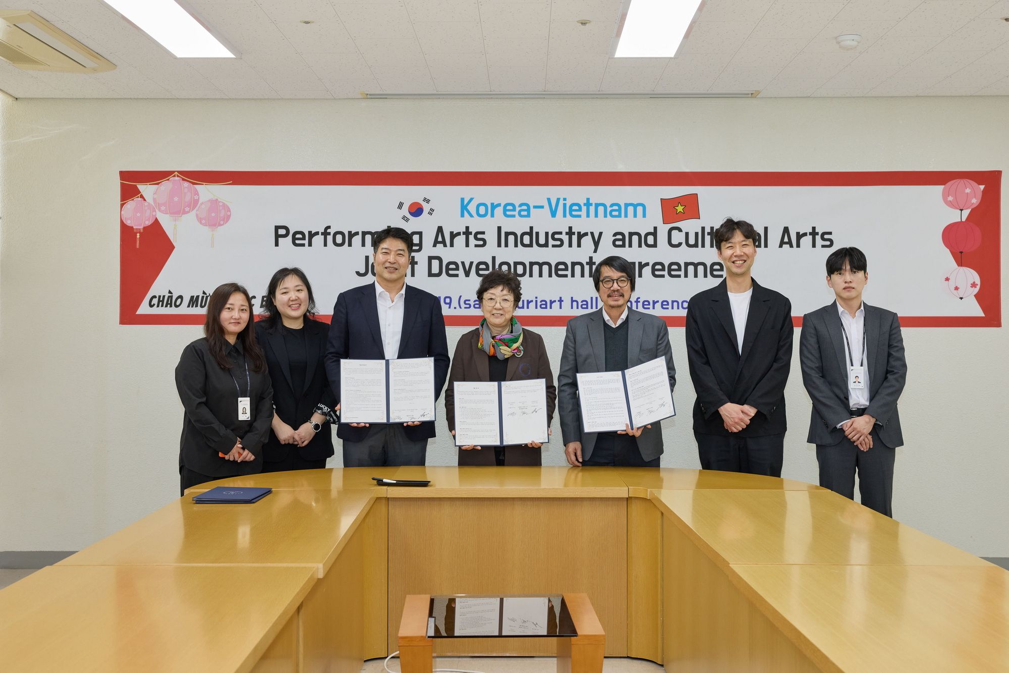 Ký kết hợp tác 3 bên Nhà hát Tuổi trẻ - Nhà hát SangsangMaru và Quỹ Văn hóa Guri (Guri Foundation) (2).jpg